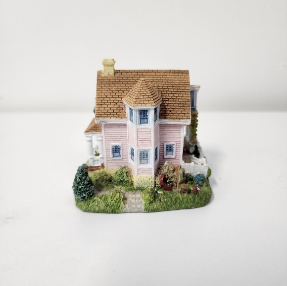 Home of the Artist Anabelle Phillips. 1998 International Resourcing Services Inc - Picture 4 of 5